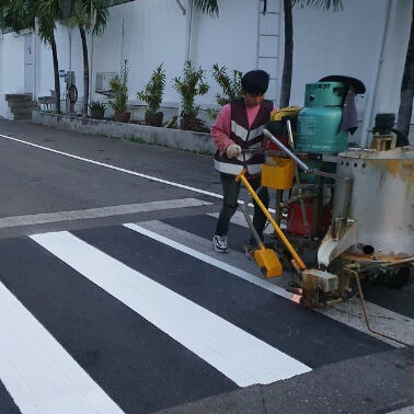 ซื้อ ผงสีตีเส้นจราจรชนิดเทอร์โมพลาสติกทนทานต่อการสึกหรอสูง สีขาว เหลือง สำหรับการทำเครื่องหมายบนถนน พ่นใช้งาน การผลิตออนไลน์