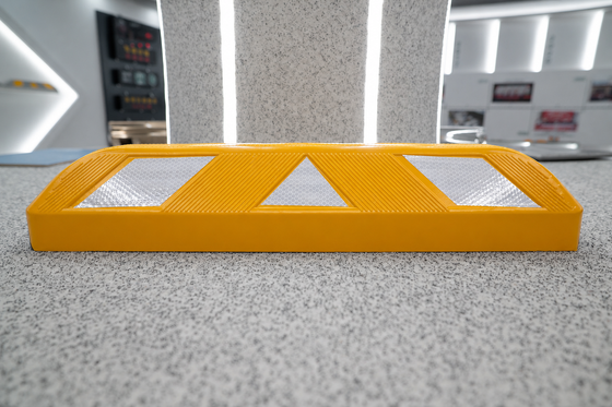 ซื้อ Durable Rubber Parking Block for Asphalt & Concrete Surfaces การผลิตออนไลน์